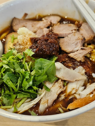 Jue Shuang Braised Delights (觉双卤面)